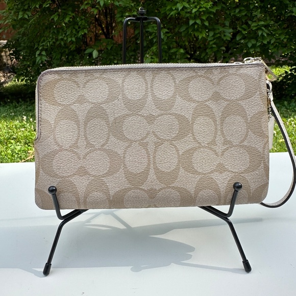 Coach Large Wristlet Wallet Signature Canvas - Picture 2 of 8